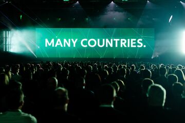Corporate Events - LED Leinwand mit der Anzeige many Countries